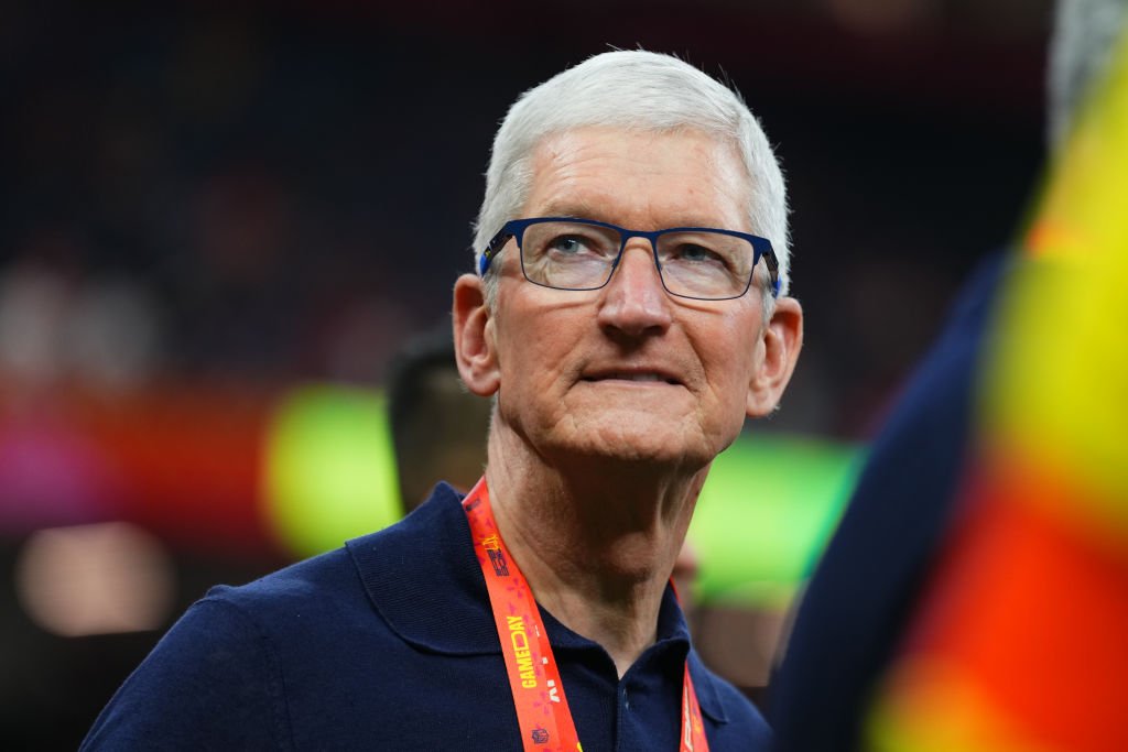meta-reportedly-recruits-apple’s-head-of-ai-models
